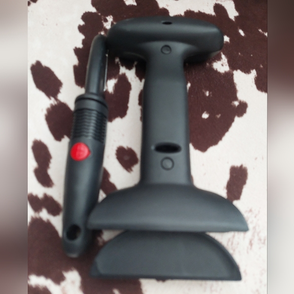 Kitchen Food Chopper, Peeler and Pot Holders - Picture 5 of 8